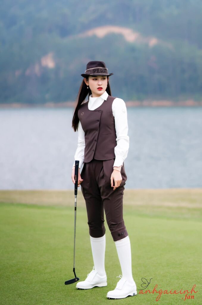 Á hậu Huyền My xinh đẹp gợi cảm trên sân golf bể bơi 2023