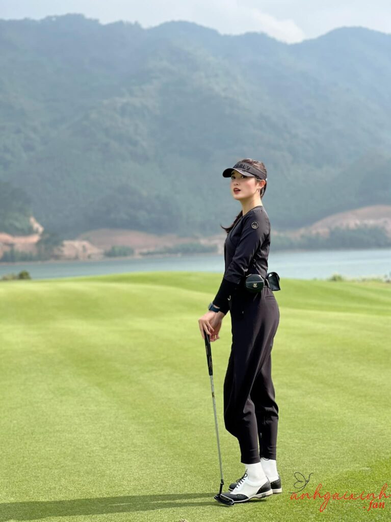 Á hậu Huyền My xinh đẹp gợi cảm trên sân golf bể bơi 2023