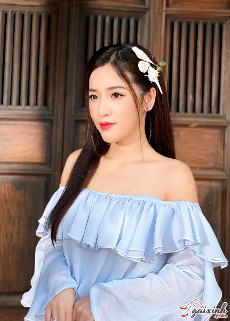 ảnh girl xinh mặc áo trễ vai