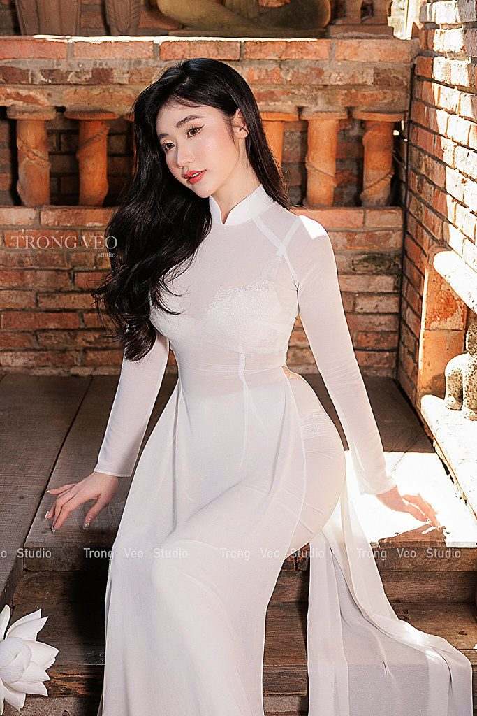 ao dai khoe noi y ren dep