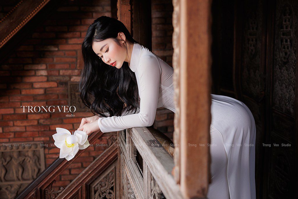 ao dai trang quan lot ren