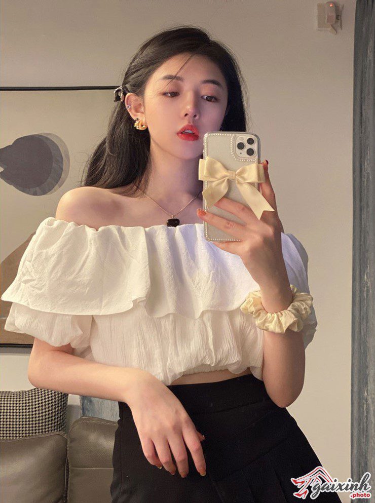 gái xinh mặc croptop dễ thương