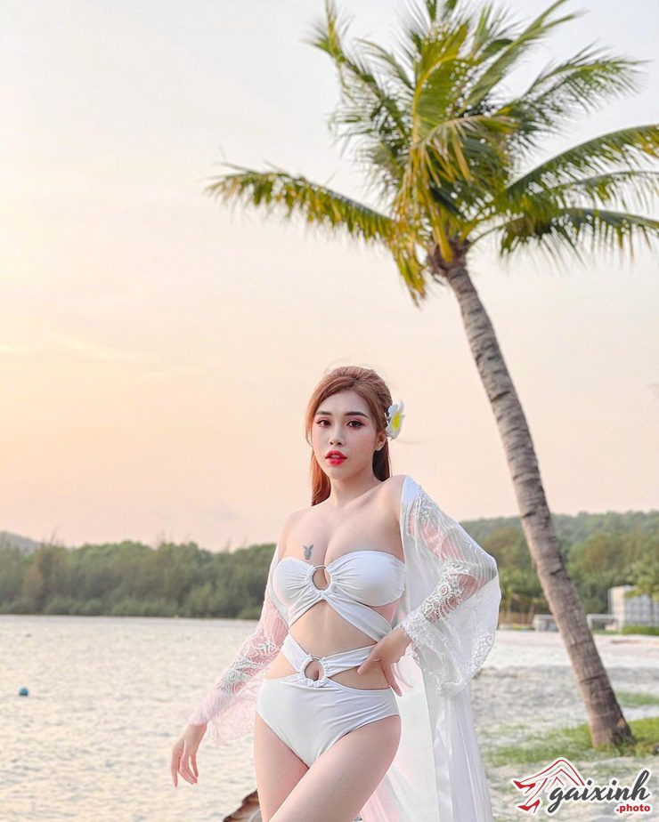 pinky bảo trân bikini