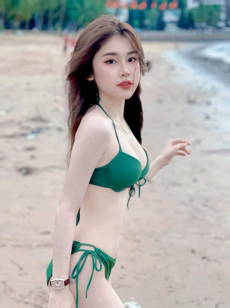 Gái xinh khoe body