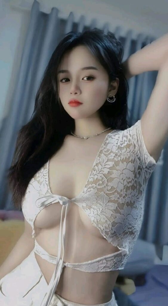 Gái xinh nóng bỏng khoe body