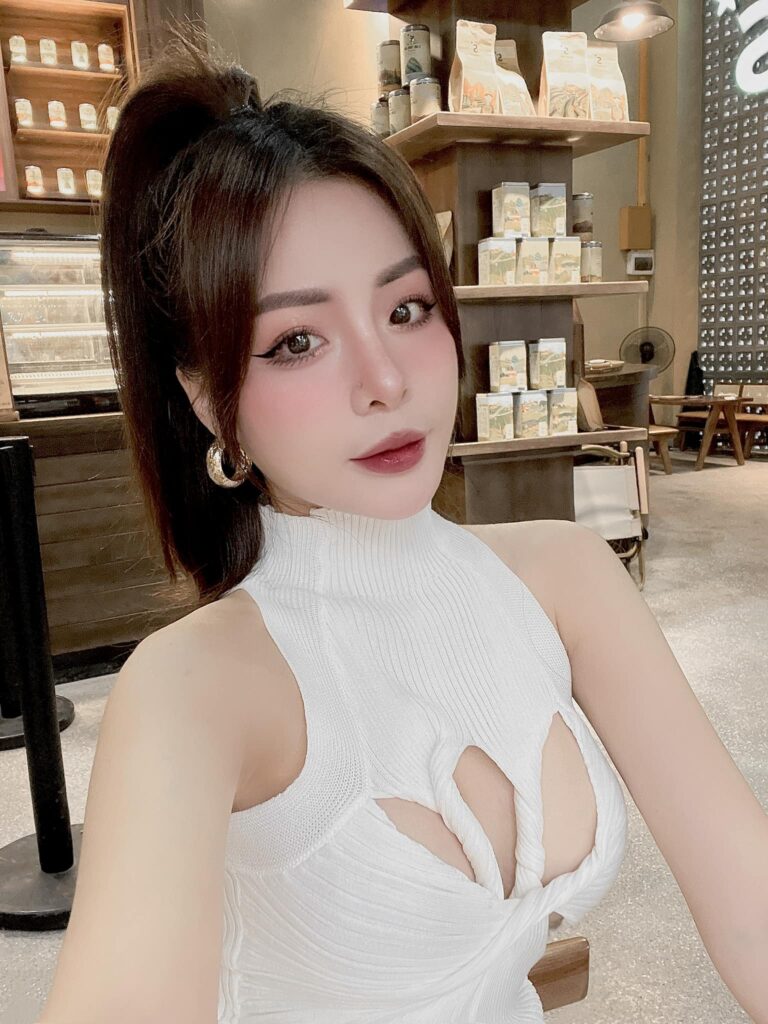 Hot girl tiktok khoe dáng đẹp