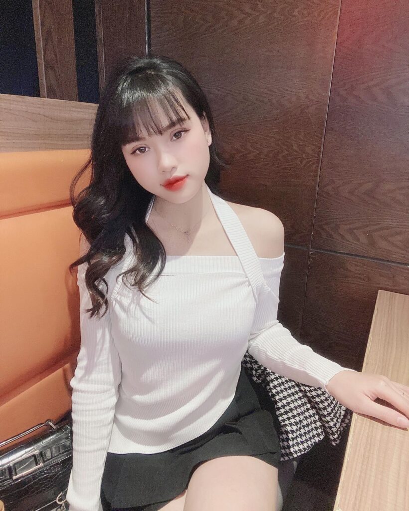 Hot girl tiktok khoe dáng đẹp