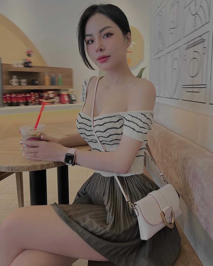 Hot girl tiktok khoe dáng đẹp