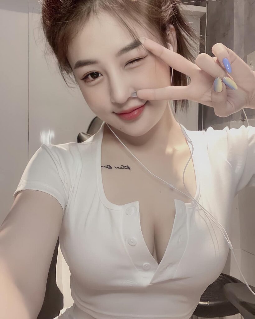 Hot girl tiktok khoe dáng 