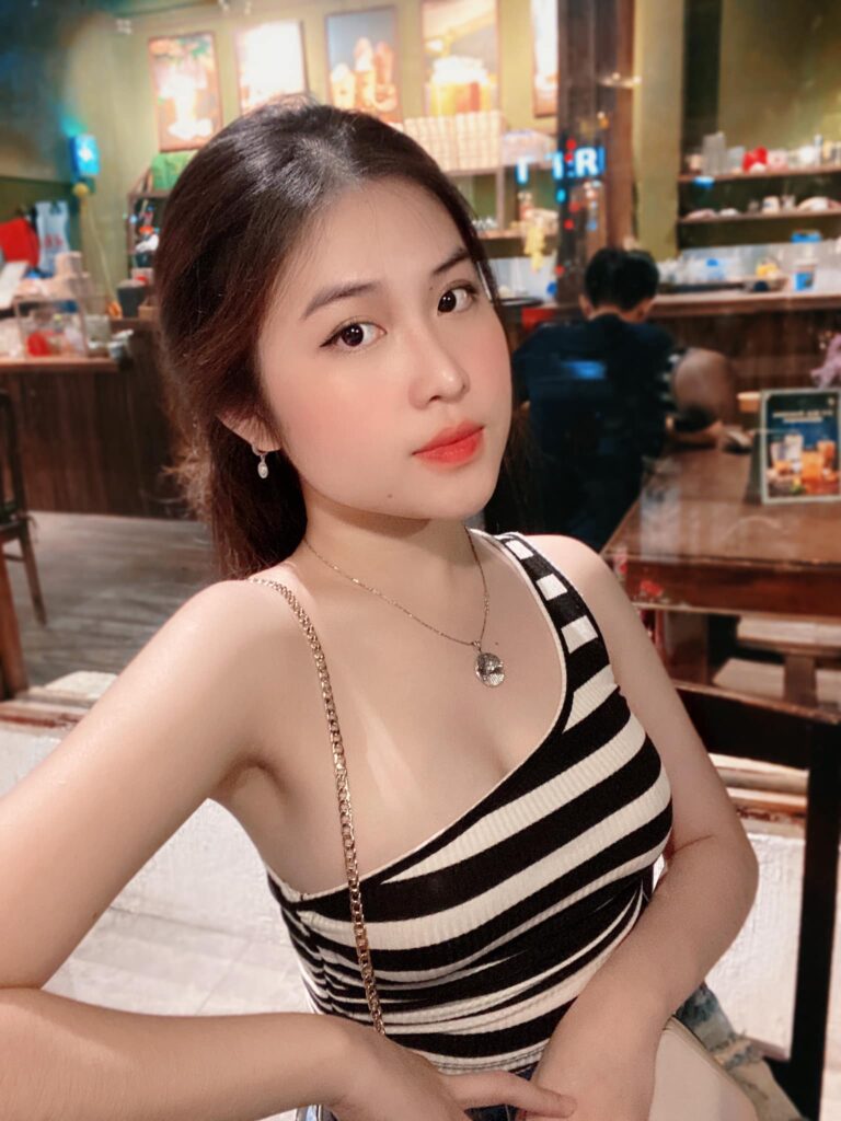 hotgirl Hồ Anh Thư quyến rủ