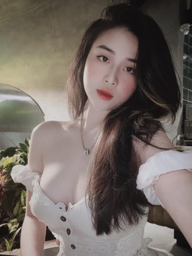 hotgirl Hồ Anh Thư quyến rủ