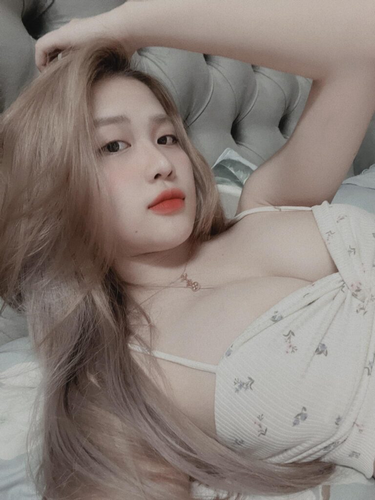 hotgirl Hồ Anh Thư quyến rủ